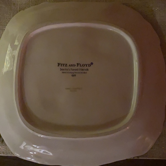 Fitz and Floyd Santa’s Forest Friends Plate - Picture 3 of 5